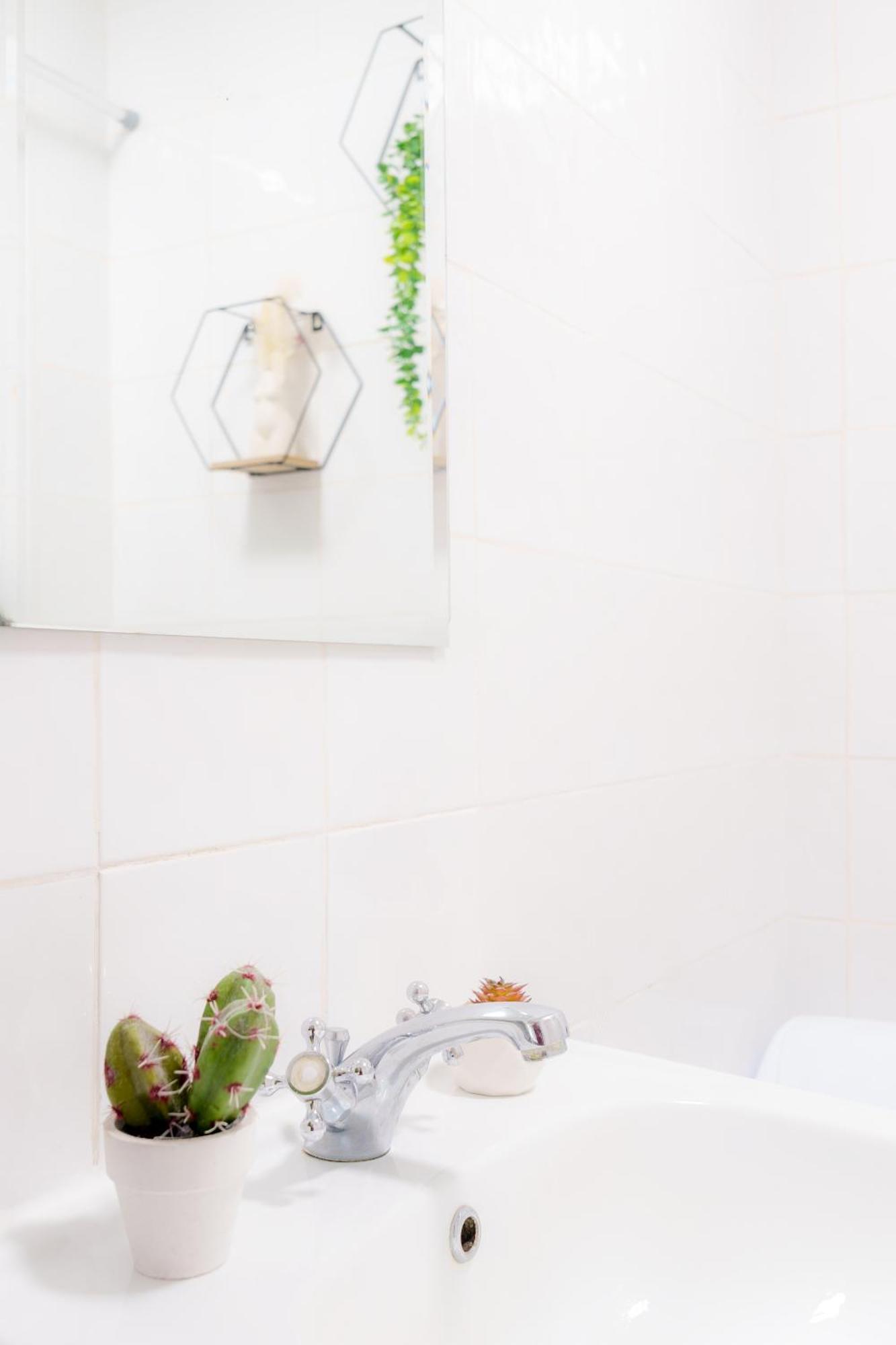 Spacious 2Bd 2Baths Apartment In Central ロンドン エクステリア 写真