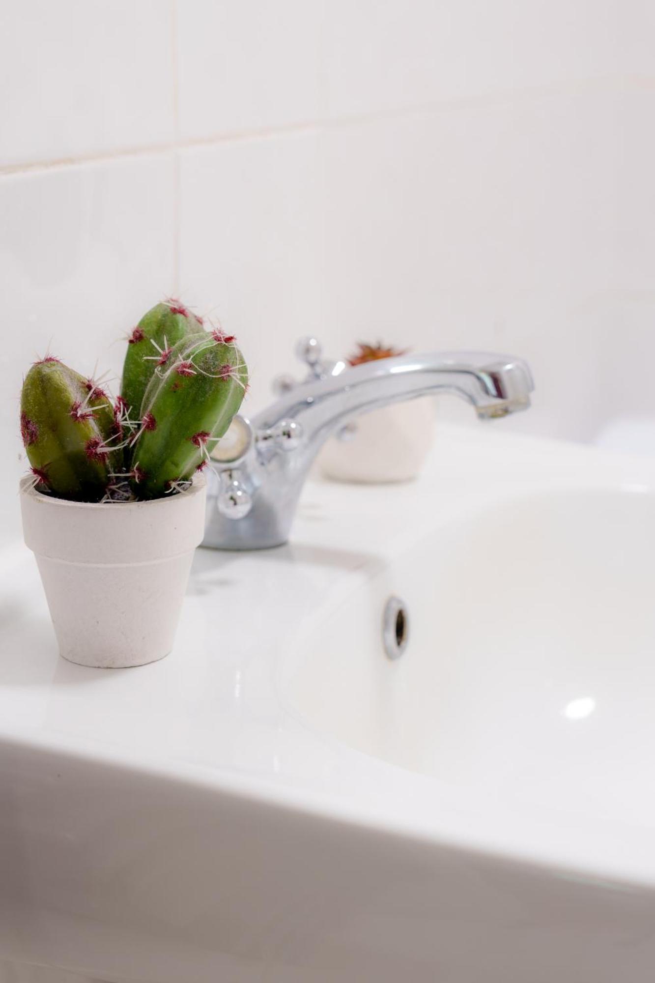 Spacious 2Bd 2Baths Apartment In Central ロンドン エクステリア 写真